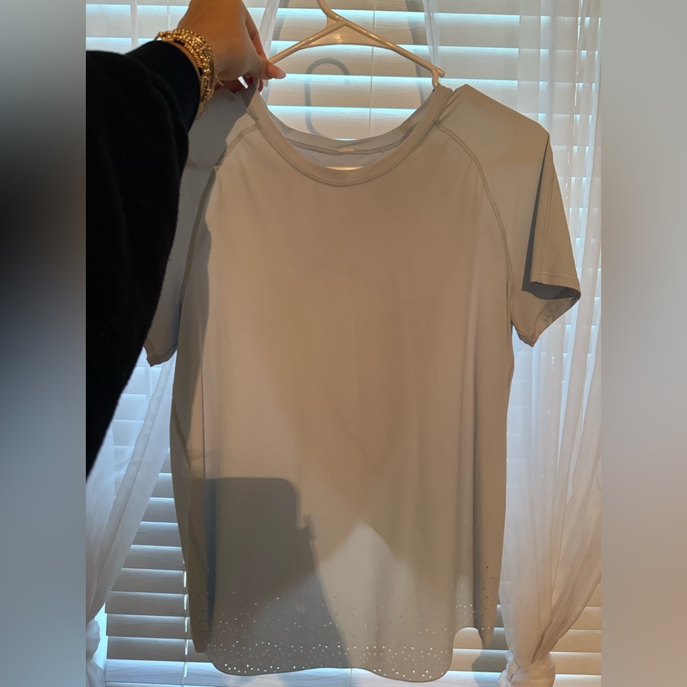 Lululemon Athletica Light Gray Short Sleeve Tee